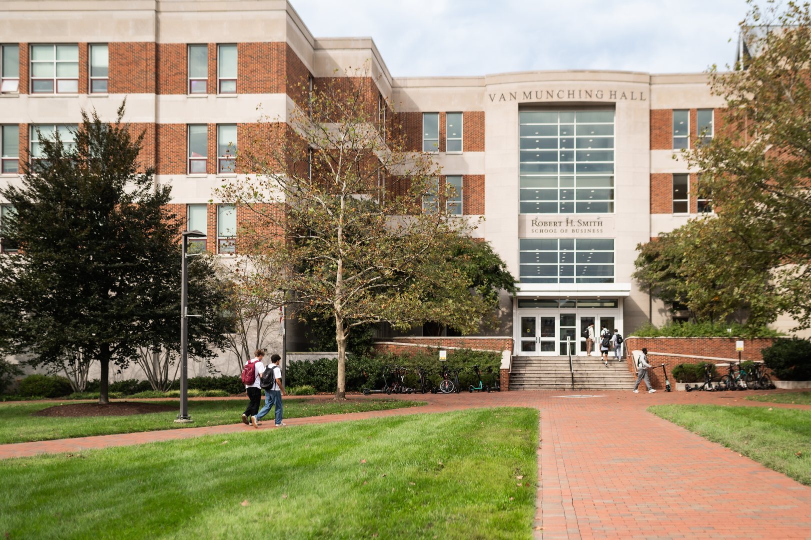 campus building near landmark college park